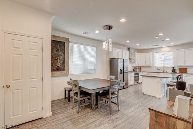 7450 Tinley Creek Avenue, Las Vegas, NV 89113