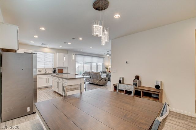 7450 Tinley Creek Avenue, Las Vegas, NV 89113