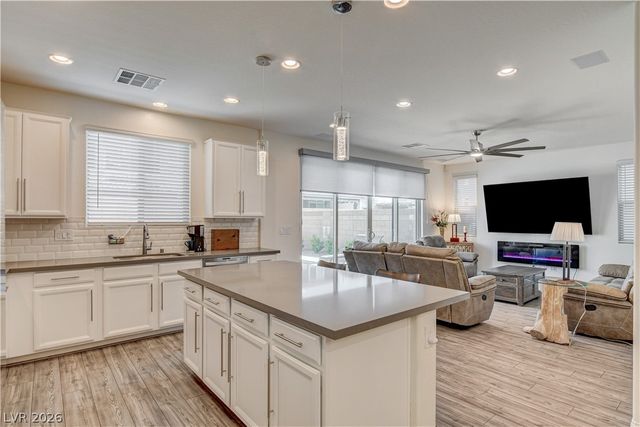 7450 Tinley Creek Avenue, Las Vegas, NV 89113