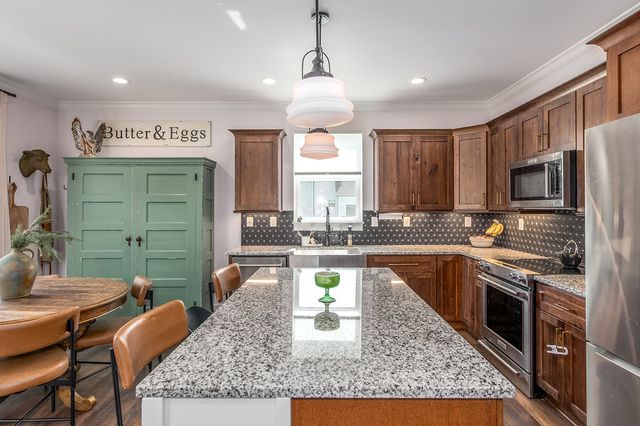 2621 Central Avenue, Middletown, OH 45044