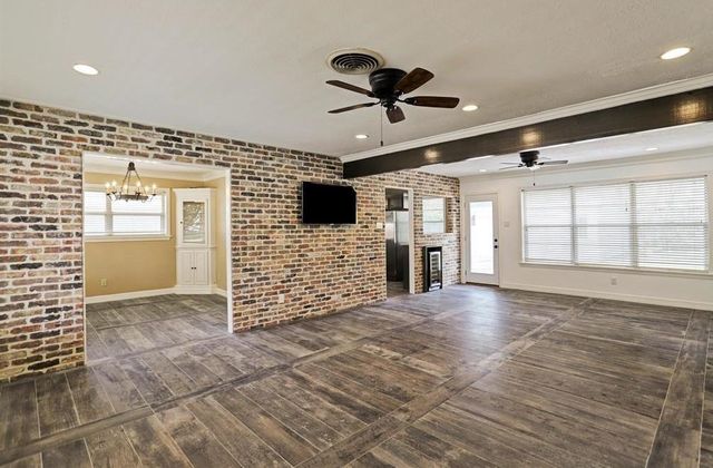 3750 Drummond Street, Houston, TX 77025