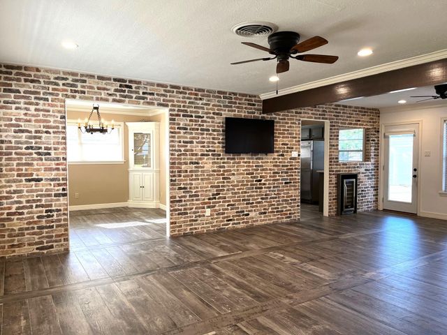 3750 Drummond Street, Houston, TX 77025