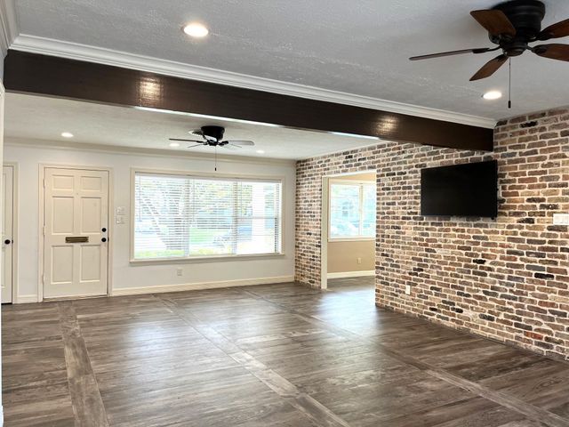 3750 Drummond Street, Houston, TX 77025