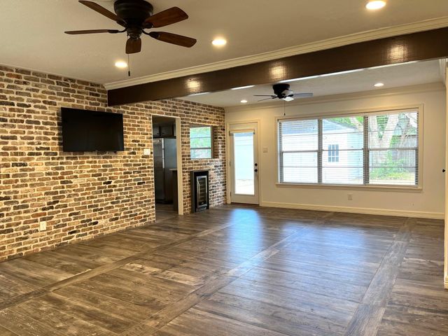 3750 Drummond Street, Houston, TX 77025