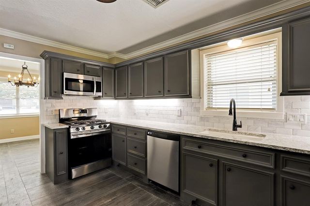 3750 Drummond Street, Houston, TX 77025