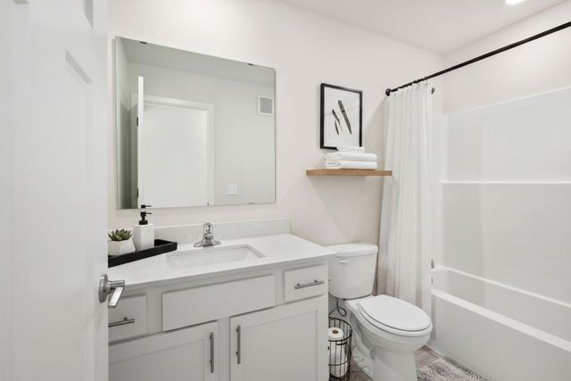 904 Spruce Circle N, Cambridge, MN 55008