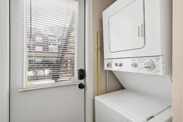 2425 Augusta Drive 23, Houston, TX 77057