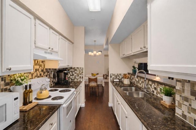 2425 Augusta Drive 23, Houston, TX 77057