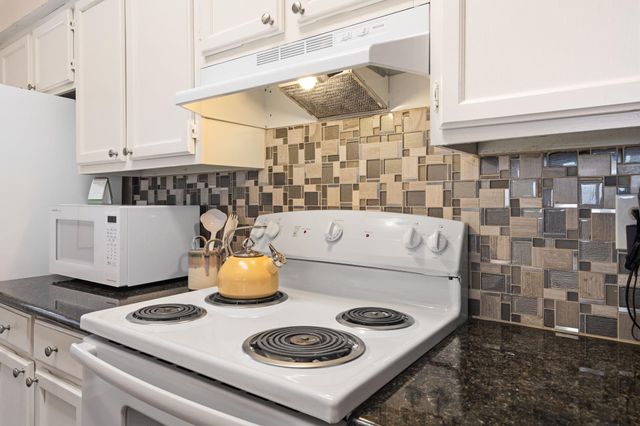 2425 Augusta Drive 23, Houston, TX 77057