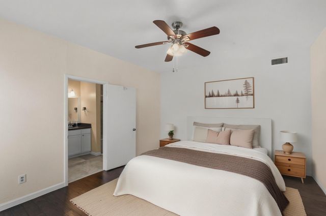 2425 Augusta Drive 23, Houston, TX 77057