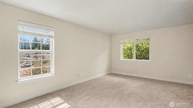 12916 NE 203rd Ct, Woodinville, WA 98072