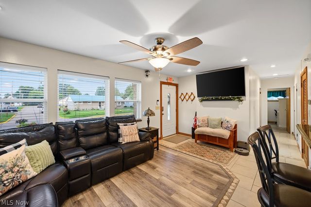 418 Dodge Avenue, Williamstown, WV 26187