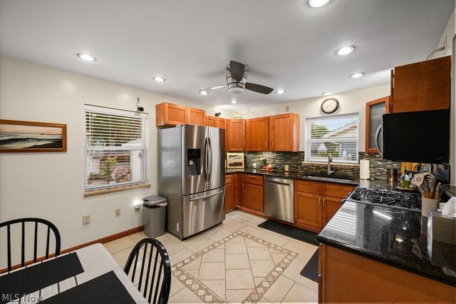 418 Dodge Avenue, Williamstown, WV 26187