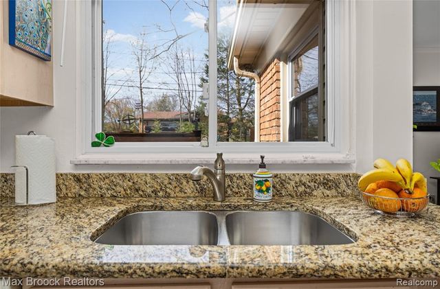 4550 Patrick Road, West Bloomfield, MI 48322