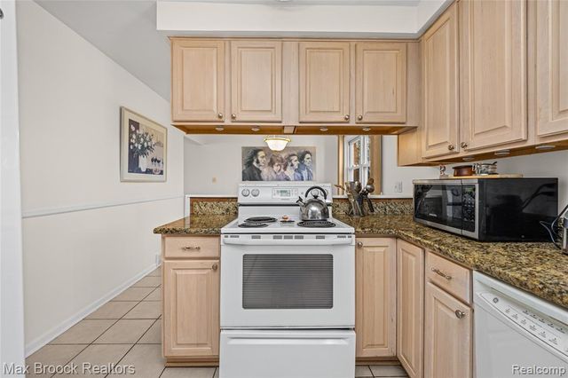 4550 Patrick Road, West Bloomfield, MI 48322