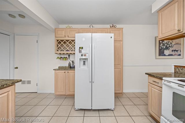 4550 Patrick Road, West Bloomfield, MI 48322