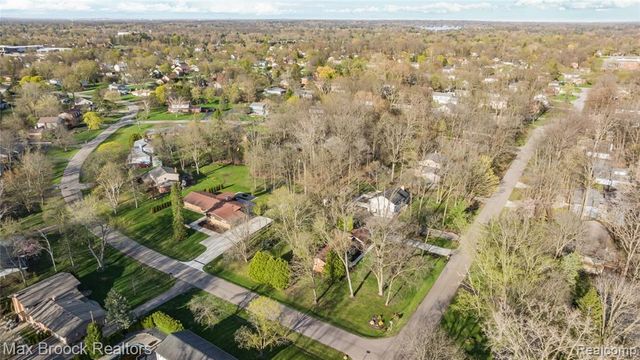 4550 Patrick Road, West Bloomfield, MI 48322