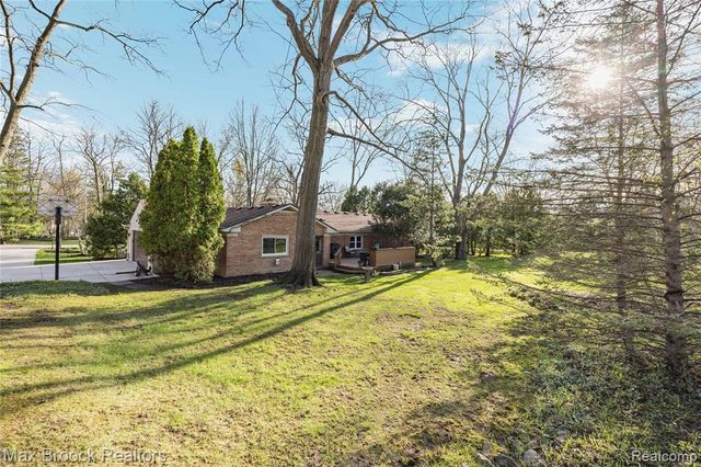4550 Patrick Road, West Bloomfield, MI 48322
