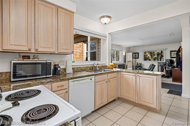 4550 Patrick Road, West Bloomfield, MI 48322