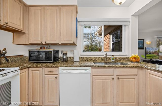 4550 Patrick Road, West Bloomfield, MI 48322