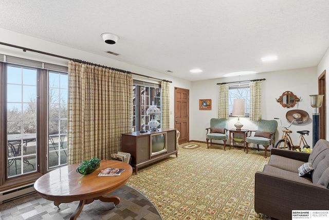 4472 County Road P43, Fort Calhoun, NE 68023