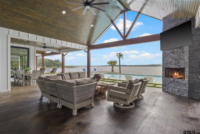 233 Wilcox, Mt Vernon, TX 75457
