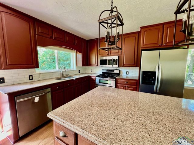 1104 Le Duke Blvd., Longview, TX 75601