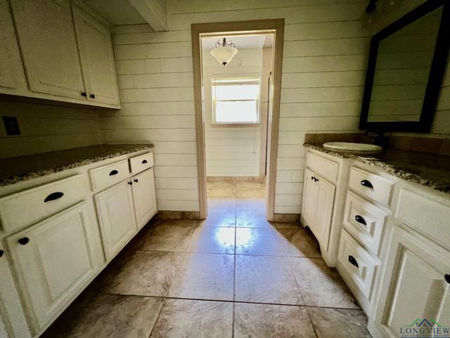 1104 Le Duke Blvd., Longview, TX 75601