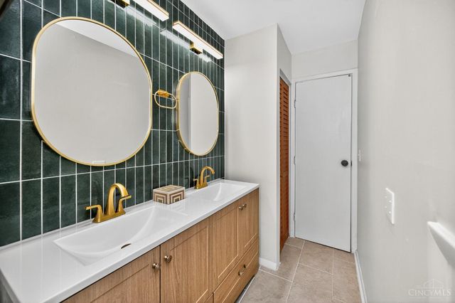 2730 Bristol Hill Court, Cincinnati, OH 45239