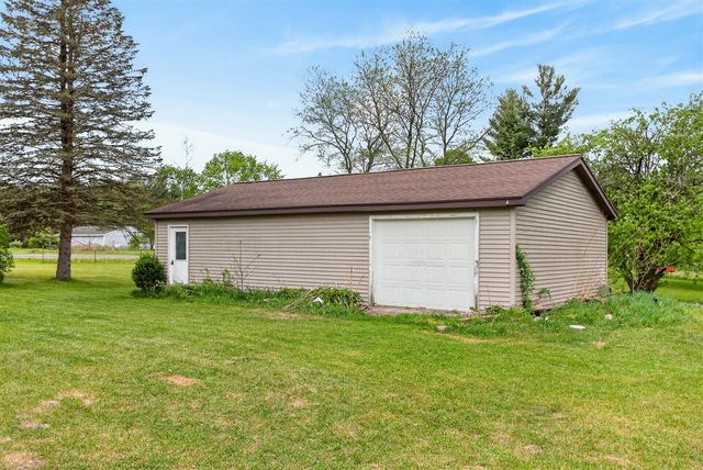 8332 5 Mile Road, Mecosta, MI 49332