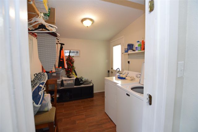 1821 E Winn Street, Kemah, TX 77565
