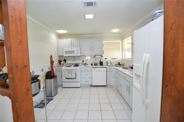 1821 E Winn Street, Kemah, TX 77565