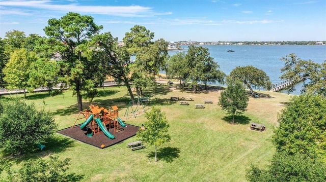1821 E Winn Street, Kemah, TX 77565
