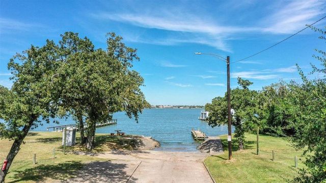 1821 E Winn Street, Kemah, TX 77565