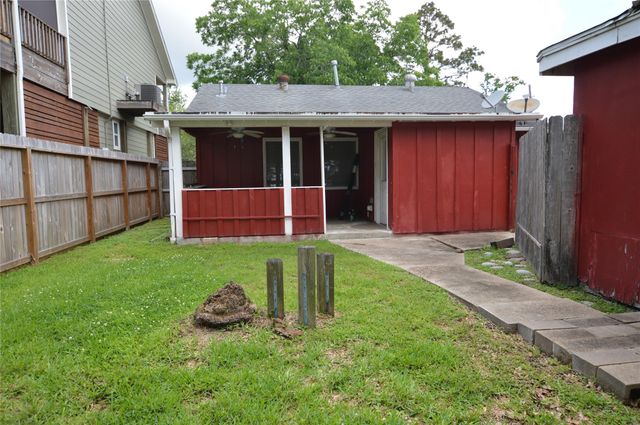 1821 E Winn Street, Kemah, TX 77565