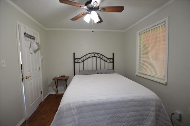 1821 E Winn Street, Kemah, TX 77565