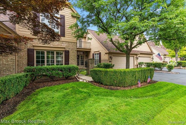 654 Deauville Lane Lane, Bloomfield Charter Township, MI 48304