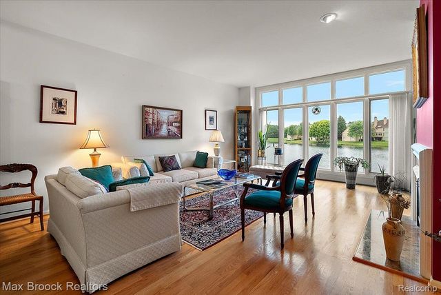 654 Deauville Lane Lane, Bloomfield Charter Township, MI 48304