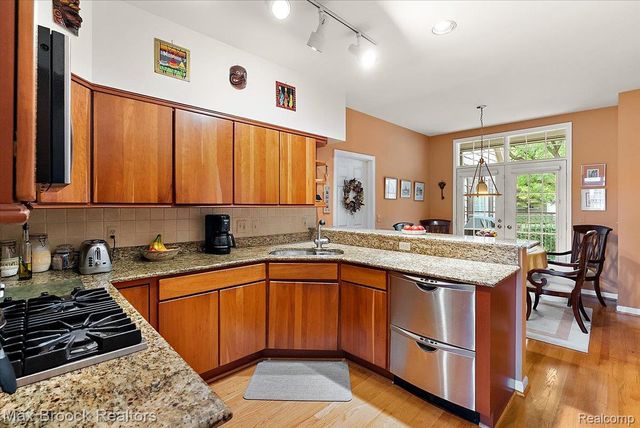 654 Deauville Lane Lane, Bloomfield Charter Township, MI 48304