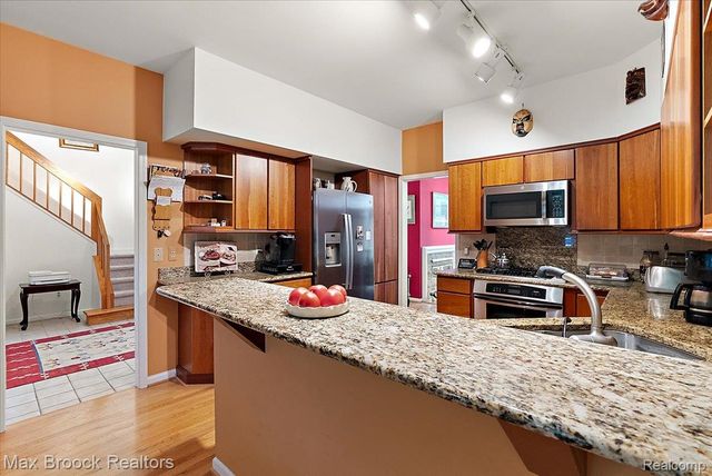 654 Deauville Lane Lane, Bloomfield Charter Township, MI 48304