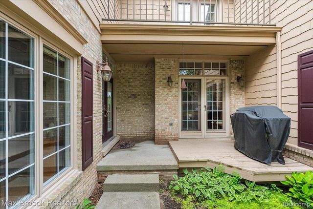654 Deauville Lane Lane, Bloomfield Charter Township, MI 48304