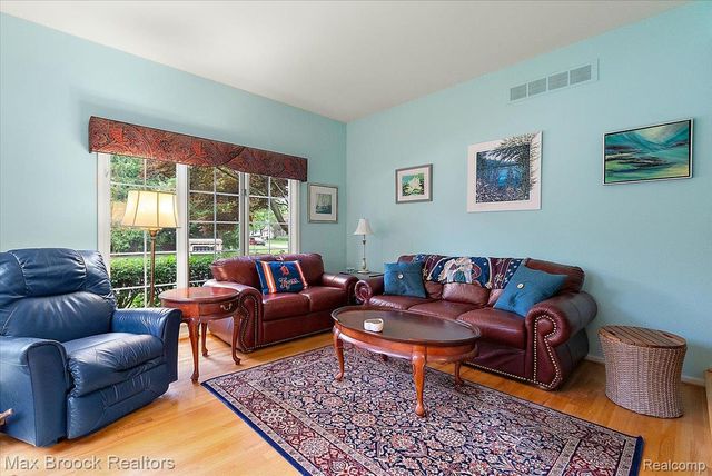 654 Deauville Lane Lane, Bloomfield Charter Township, MI 48304