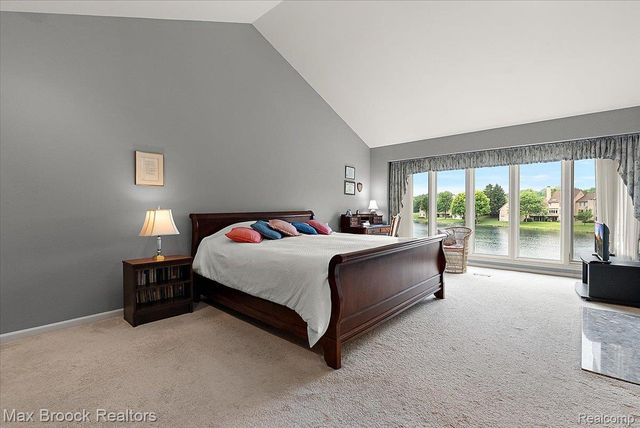 654 Deauville Lane Lane, Bloomfield Charter Township, MI 48304