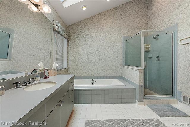 654 Deauville Lane Lane, Bloomfield Charter Township, MI 48304
