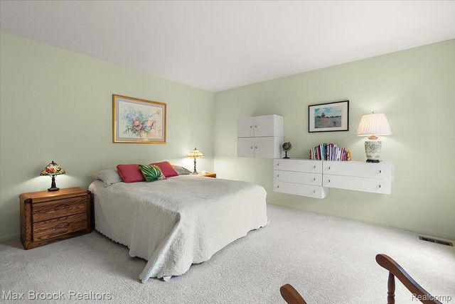 654 Deauville Lane Lane, Bloomfield Charter Township, MI 48304