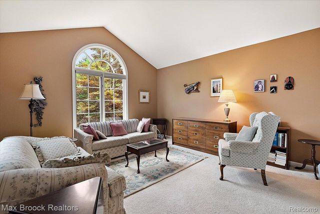654 Deauville Lane Lane, Bloomfield Charter Township, MI 48304