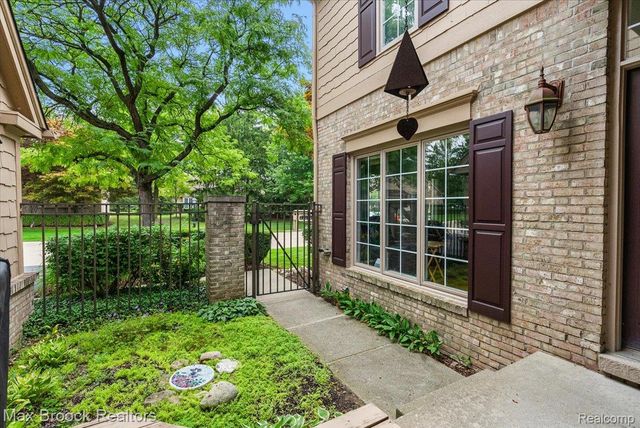 654 Deauville Lane Lane, Bloomfield Charter Township, MI 48304