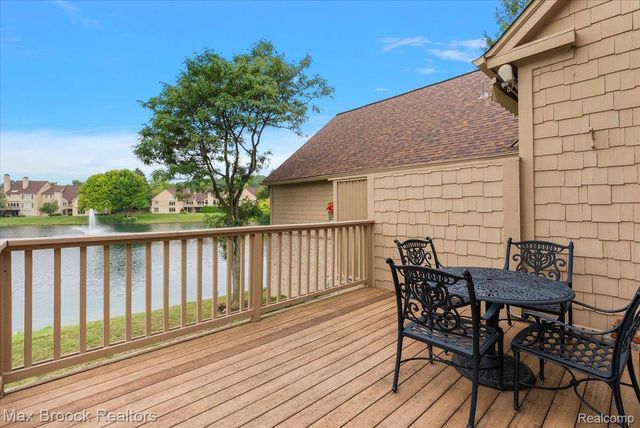 654 Deauville Lane Lane, Bloomfield Charter Township, MI 48304