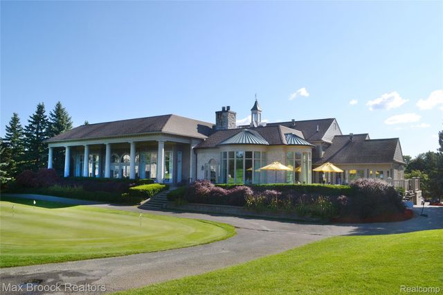654 Deauville Lane Lane, Bloomfield Charter Township, MI 48304