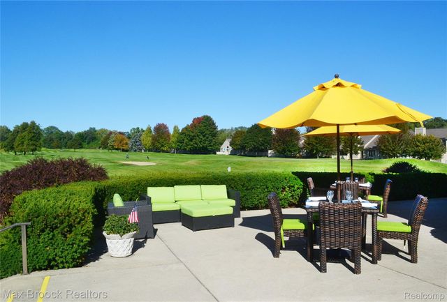 654 Deauville Lane Lane, Bloomfield Charter Township, MI 48304